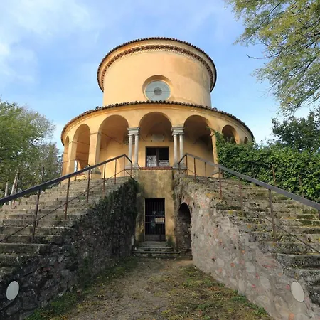 مزرعة للإقامة Tenuta Tenaglia