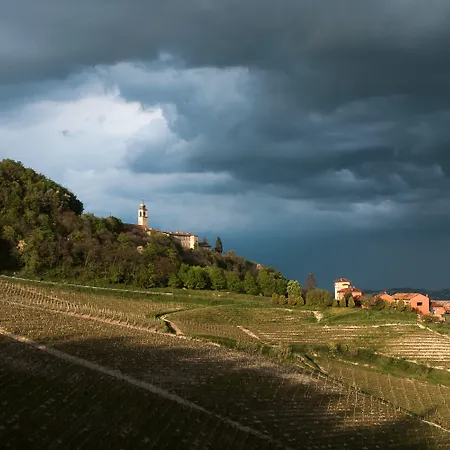 مزرعة للإقامة Tenuta Tenaglia *